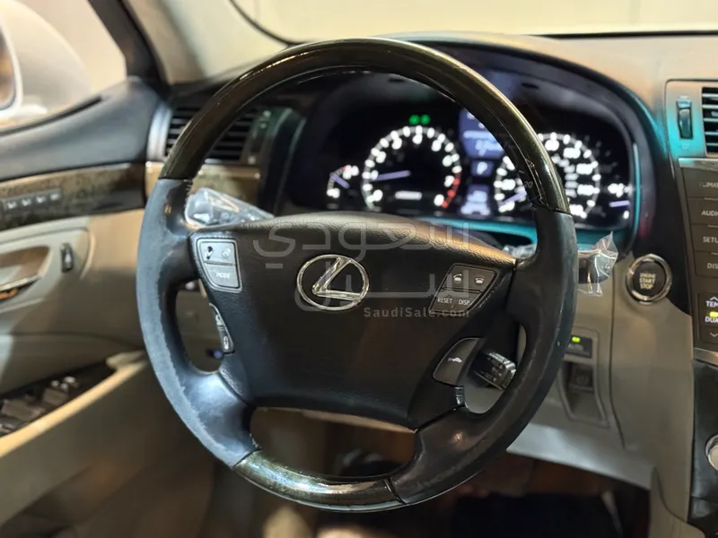 2010 لكزس إل إس 460 إل