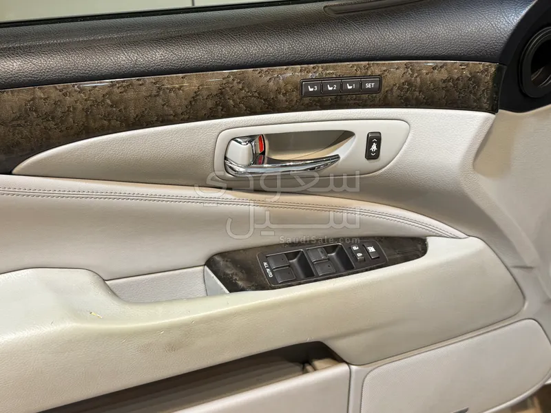 2010 لكزس إل إس 460 إل