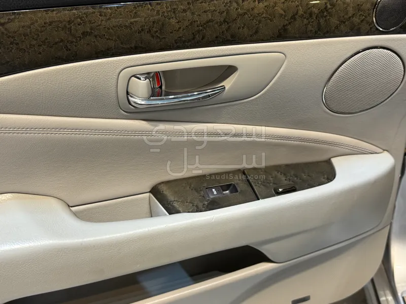2010 لكزس إل إس 460 إل