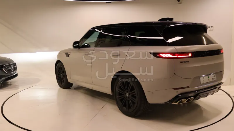 2025 لاند روفر رينج روفر سبورت اس اي