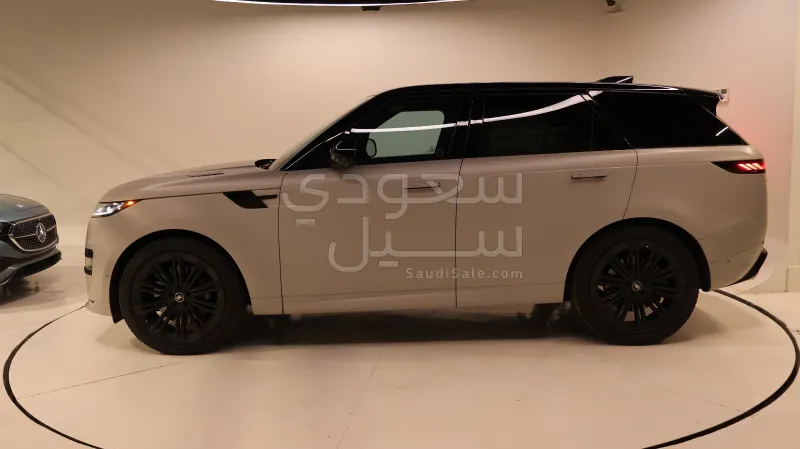 2025 لاند روفر رينج روفر سبورت اس اي