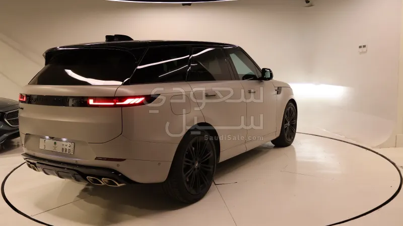 2025 لاند روفر رينج روفر سبورت اس اي
