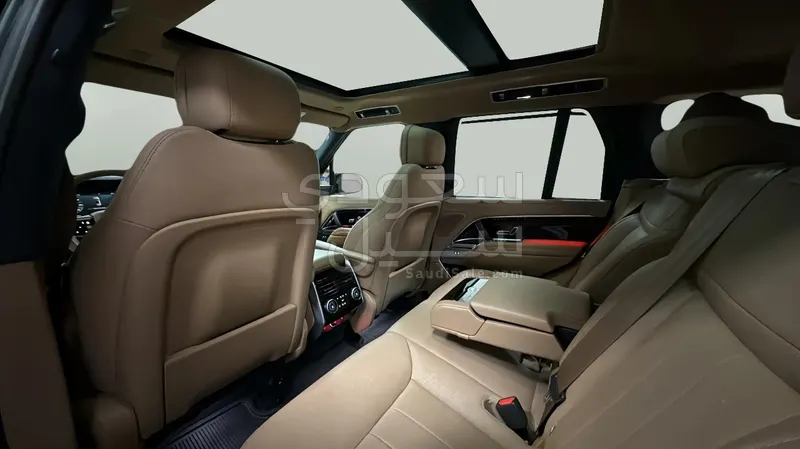 2025 Land Rover Range Rover HSE