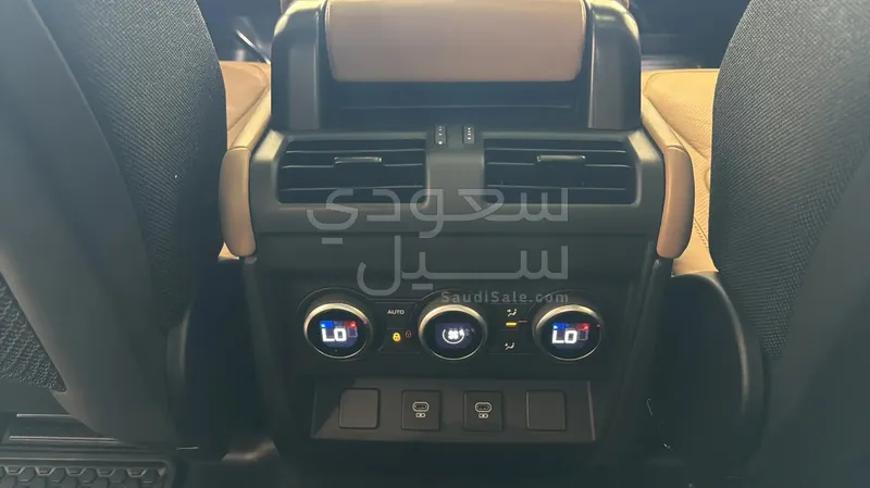 2025 لاند روفر ديفيندر 110