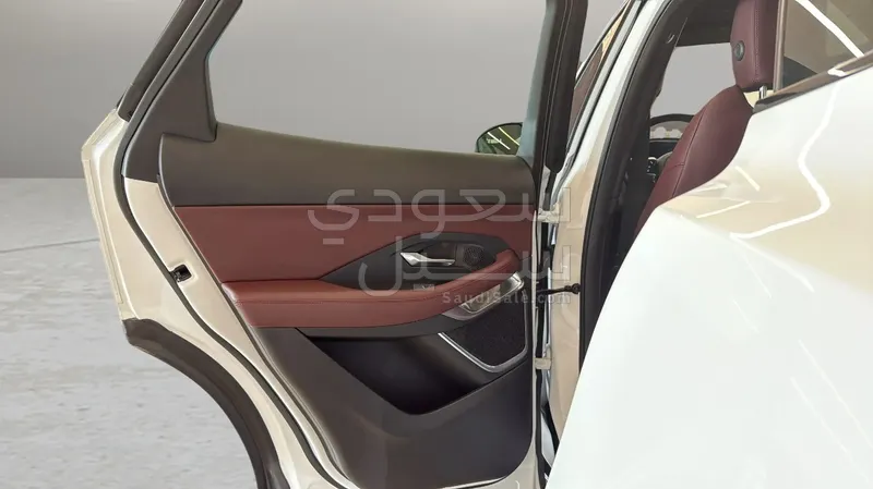 2024 جاكوار اي-بيس