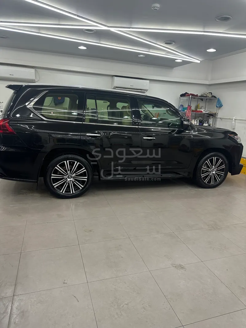 2020 لكزس إل إكس 570 اس