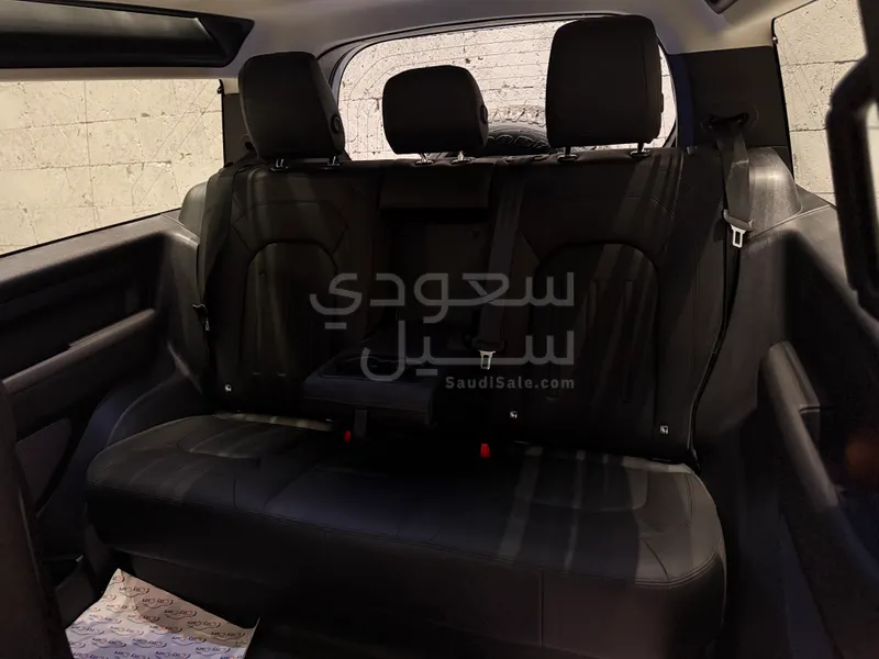2021 لاند روفر ديفيندر 90