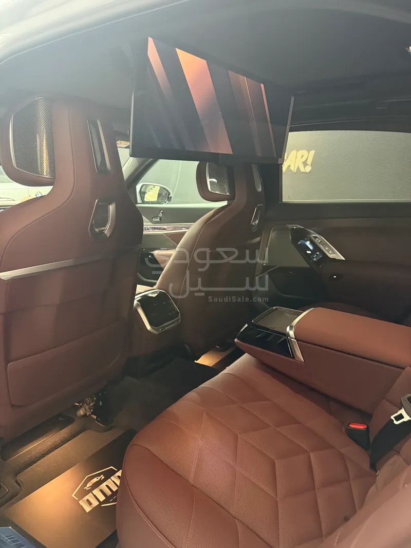 2025 بي ام دبليو الفئة السابعة 735 إل أي