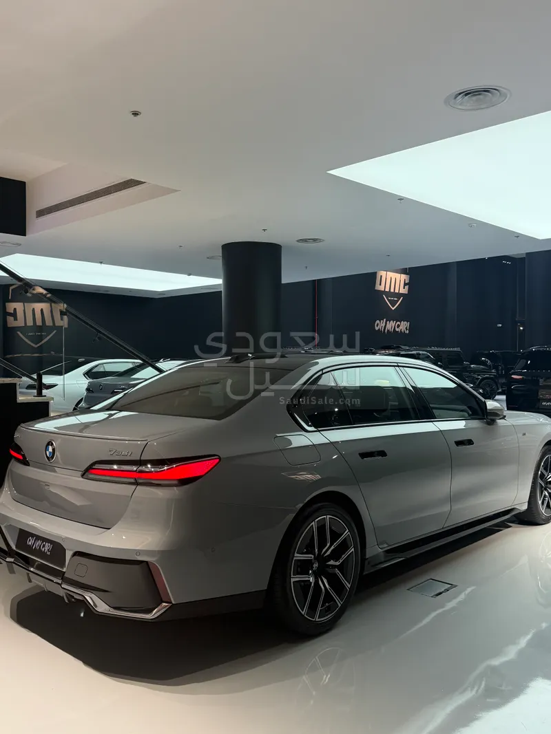 2025 بي ام دبليو الفئة السابعة 735 إل أي