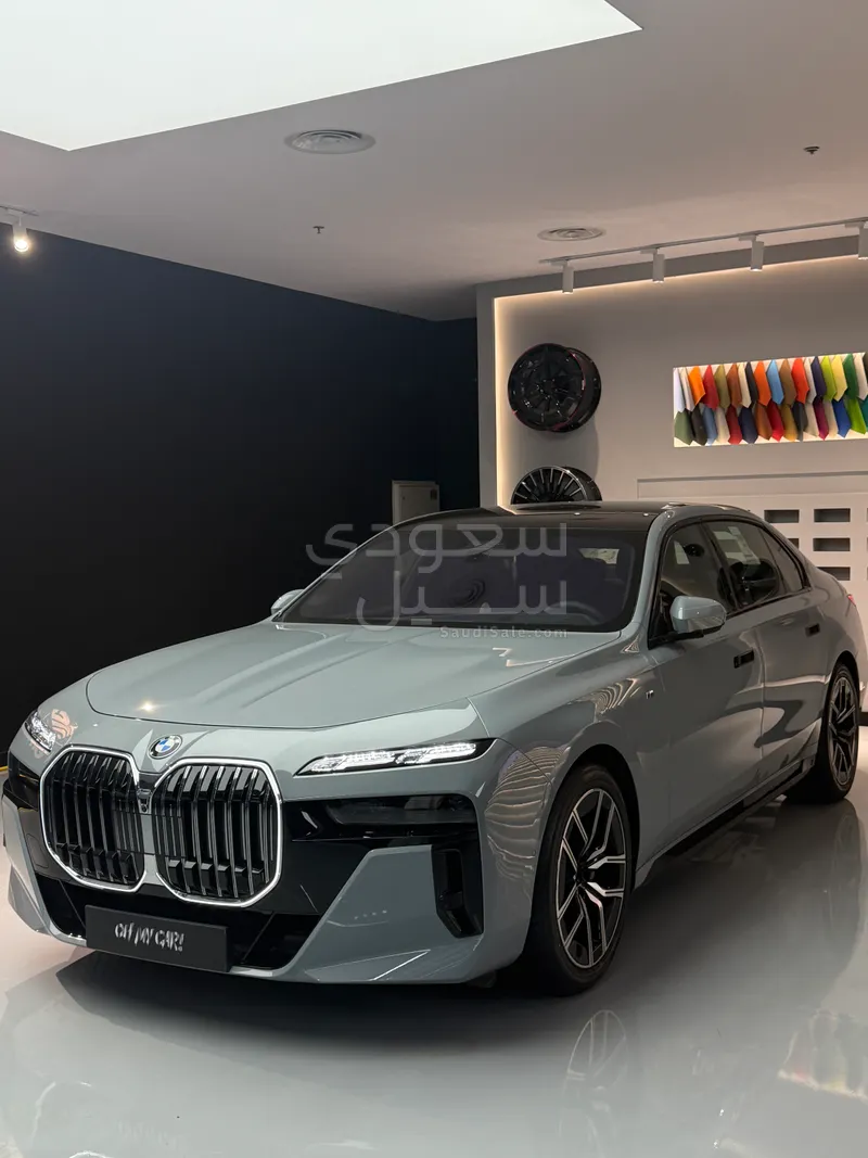 2025 بي ام دبليو الفئة السابعة 735 إل أي