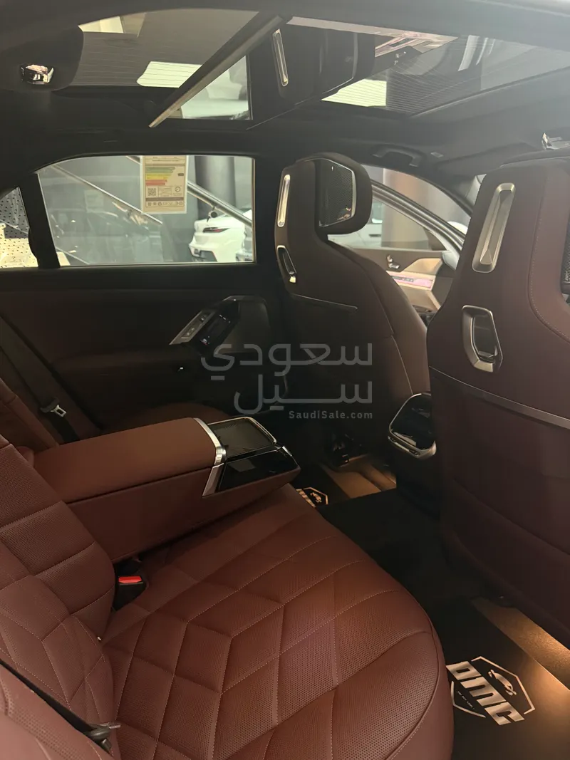 2025 بي ام دبليو الفئة السابعة 735 إل أي