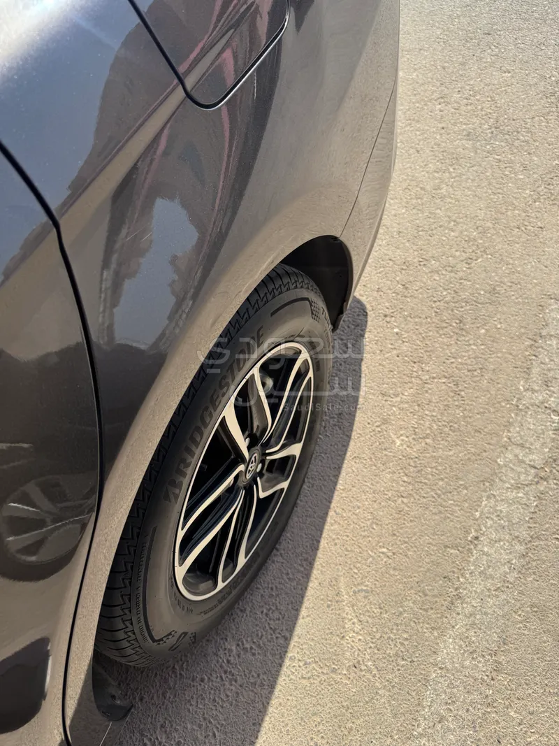 2023 تويوتا كامري ال اي