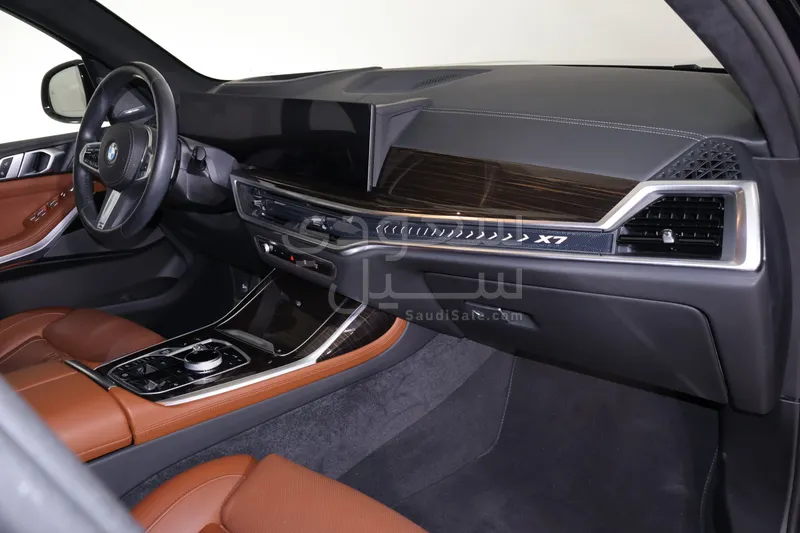 2024 BMW X Series 7 M kit