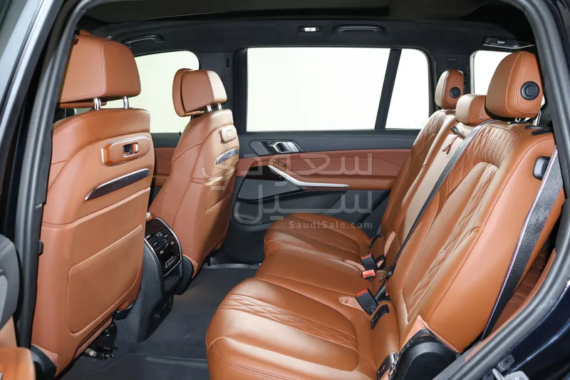 2024 BMW X Series 7 M kit
