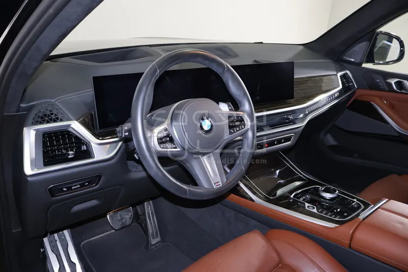 2024 BMW X Series 7 M kit