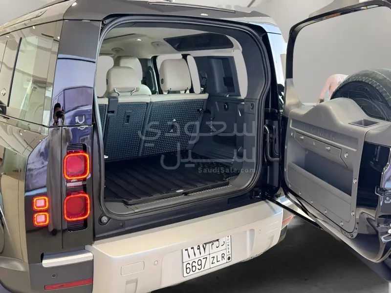 2024 لاند روفر ديفيندر اس اي