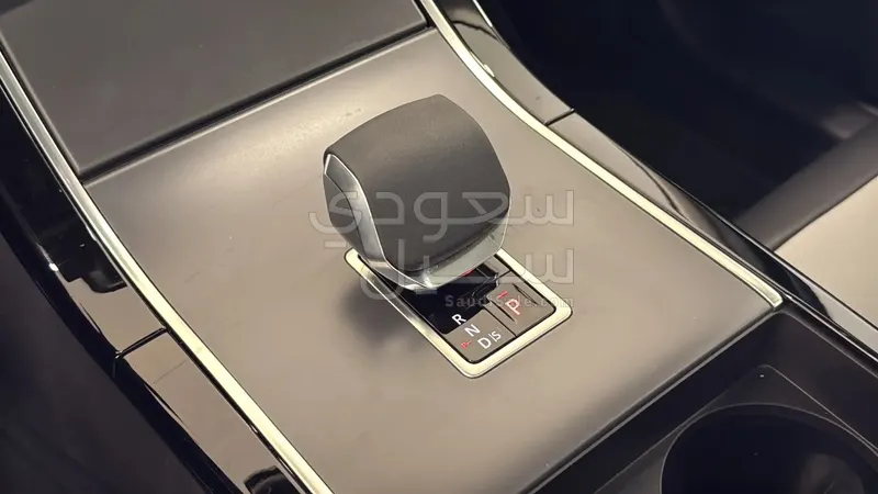 2025 لاند روفر رينج روفر فيلار اس اي