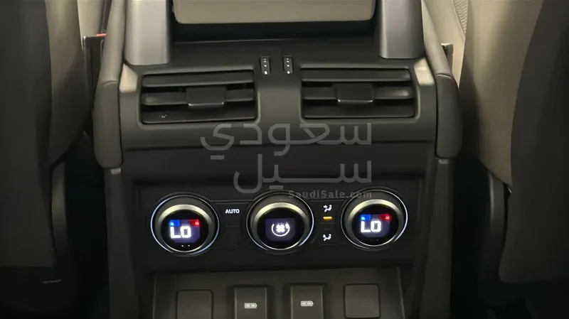 2023 لاند روفر ديفيندر اكس داينمك