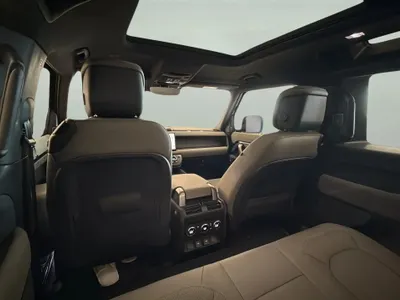 2023 لاند روفر ديفيندر اكس داينمك