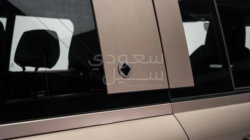 2025 لاند روفر ديفيندر اوكتا