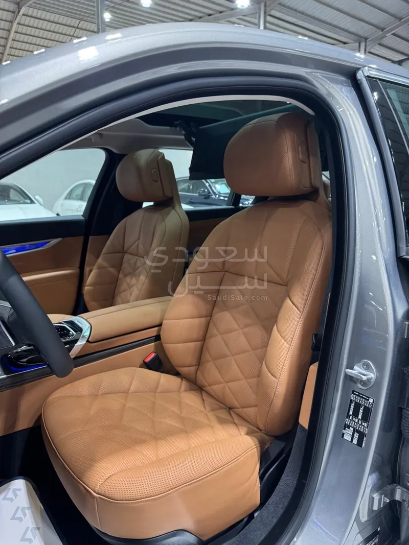 2026 بي ام دبليو الفئة السابعة 735أي