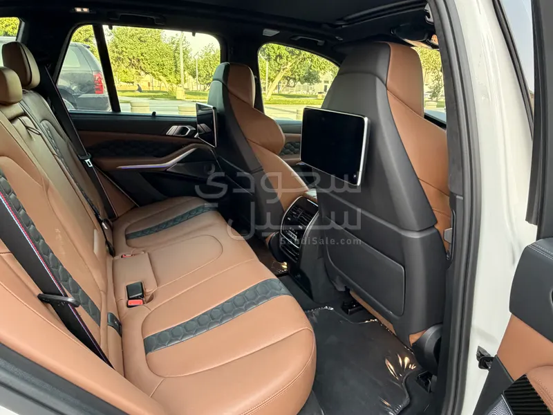 2021 بي ام دبليو الفئة اكس 5 إم كومبيتيشن