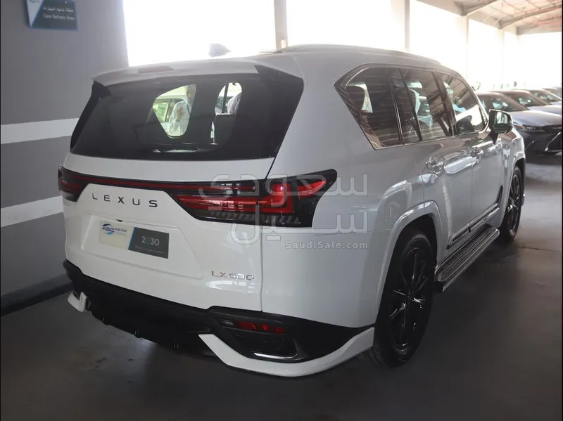 2025 لكزس إل إكس 600 إف