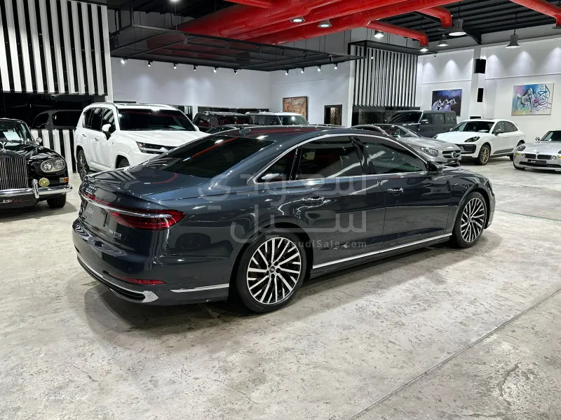 2025 اودي اي 8