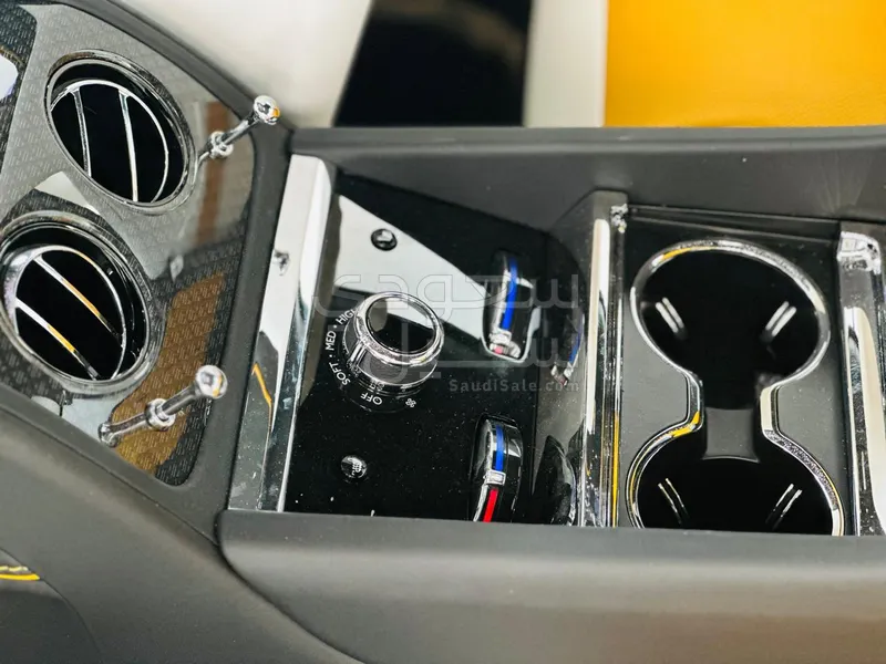 2025 رولز رويس سبيكتر بلاك بادج