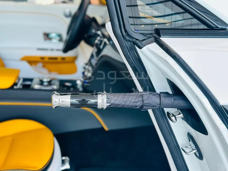 2025 رولز رويس سبيكتر بلاك بادج