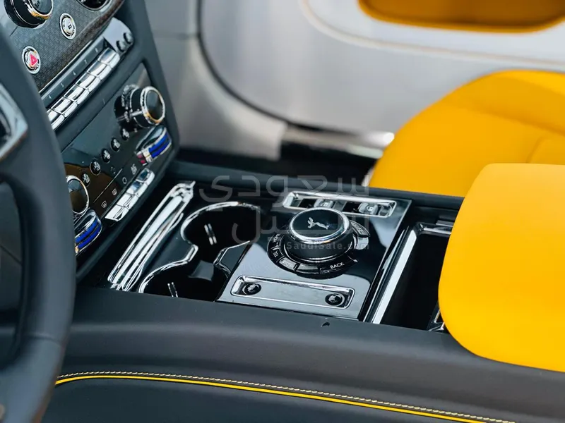 2025 رولز رويس سبيكتر بلاك بادج