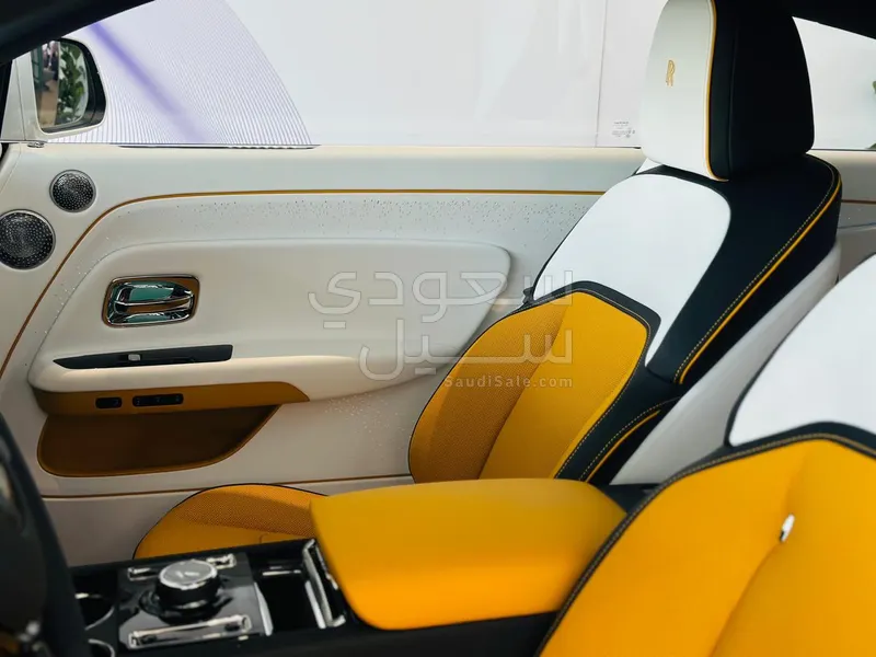 2025 رولز رويس سبيكتر بلاك بادج