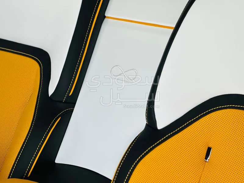 2025 رولز رويس سبيكتر بلاك بادج