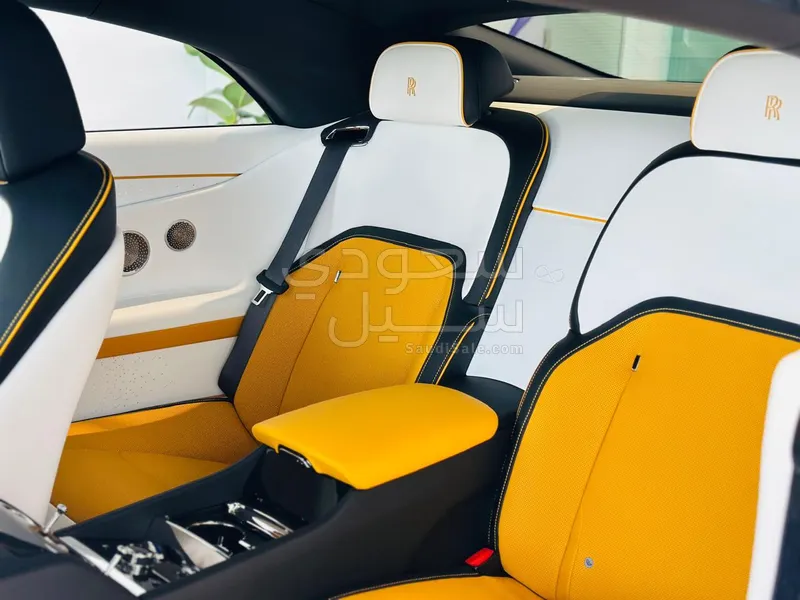 2025 رولز رويس سبيكتر بلاك بادج