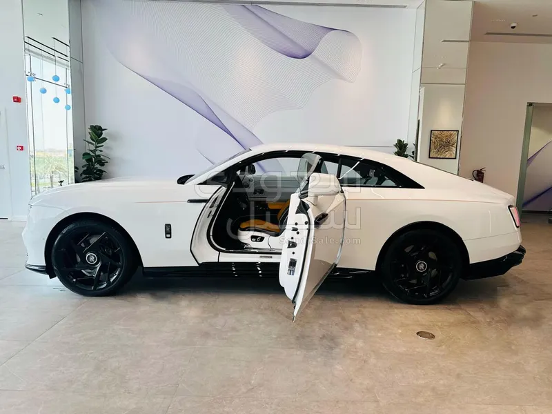 2025 رولز رويس سبيكتر بلاك بادج