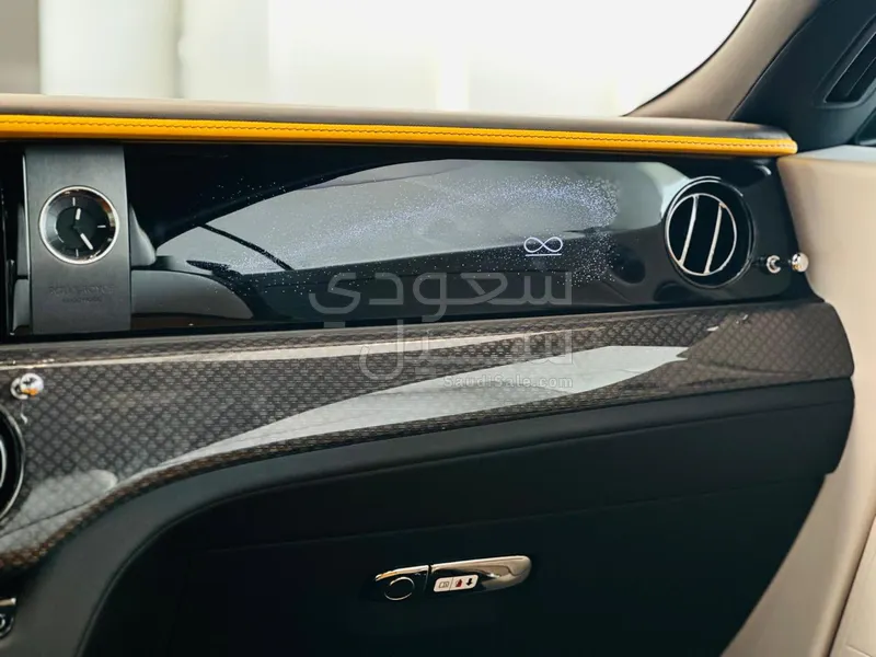 2025 رولز رويس سبيكتر بلاك بادج