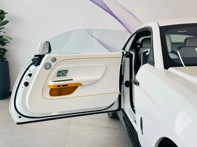 2025 رولز رويس سبيكتر بلاك بادج