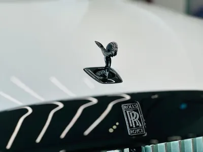 2025 رولز رويس سبيكتر بلاك بادج