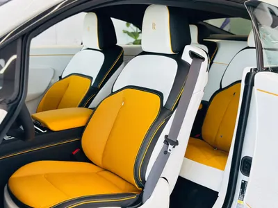 2025 رولز رويس سبيكتر بلاك بادج