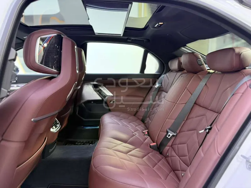 2025 BMW 7 Series 735i