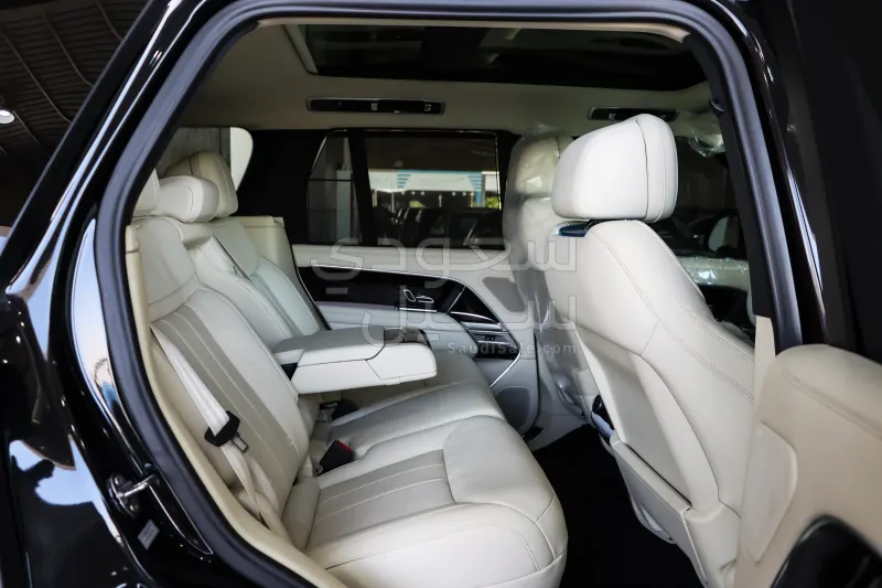 2025 Land Rover Range Rover Vogue SE