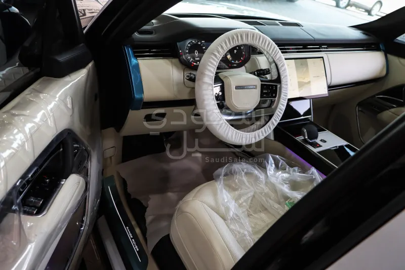 2025 Land Rover Range Rover Vogue SE