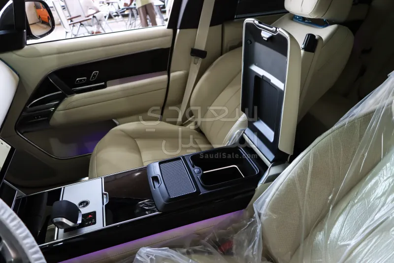 2025 Land Rover Range Rover Vogue SE