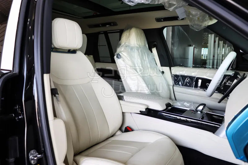 2025 Land Rover Range Rover Vogue SE