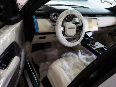 2025 Land Rover Range Rover Vogue SE