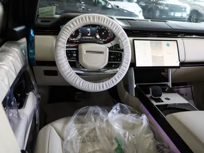 2025 Land Rover Range Rover Vogue SE