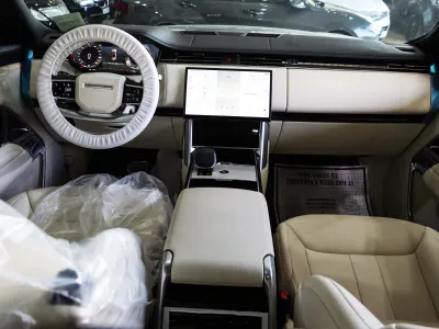 2025 Land Rover Range Rover Vogue SE