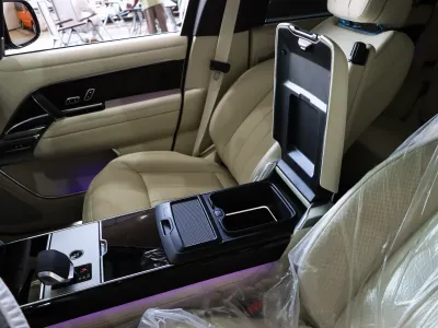 2025 Land Rover Range Rover Vogue SE