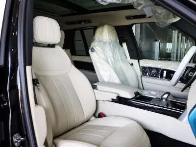 2025 Land Rover Range Rover Vogue SE