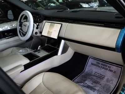 2025 Land Rover Range Rover Vogue SE